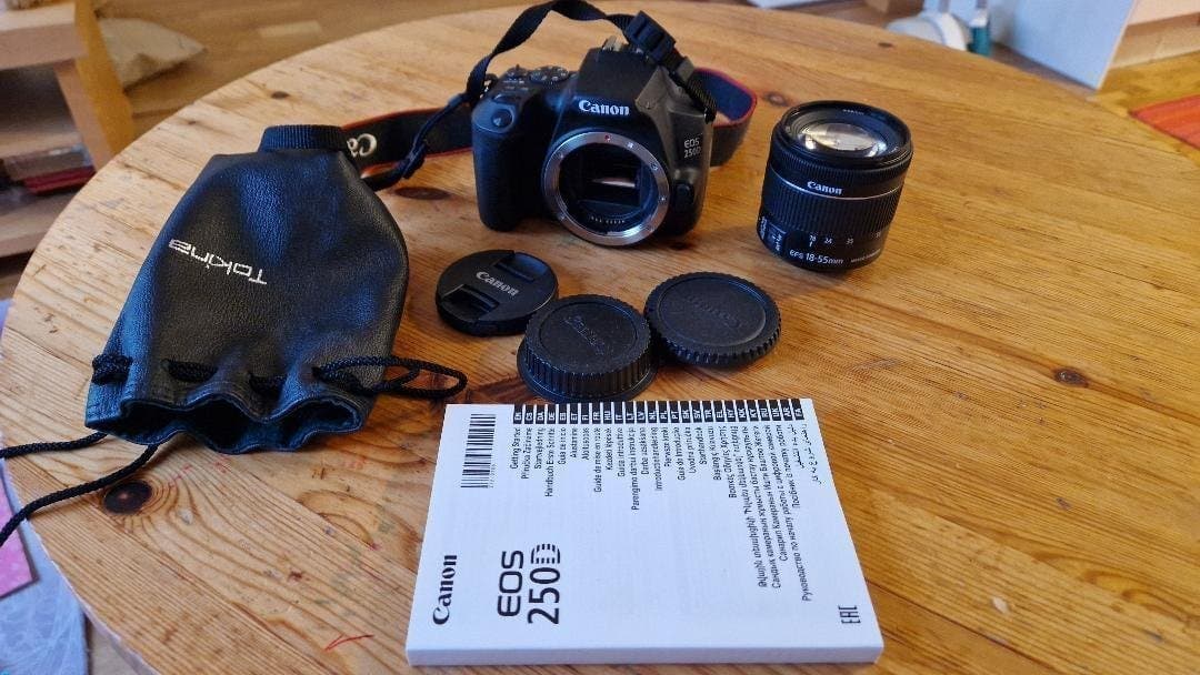 Canon EOS 250D + 18-55mm objektiv - Nyskick