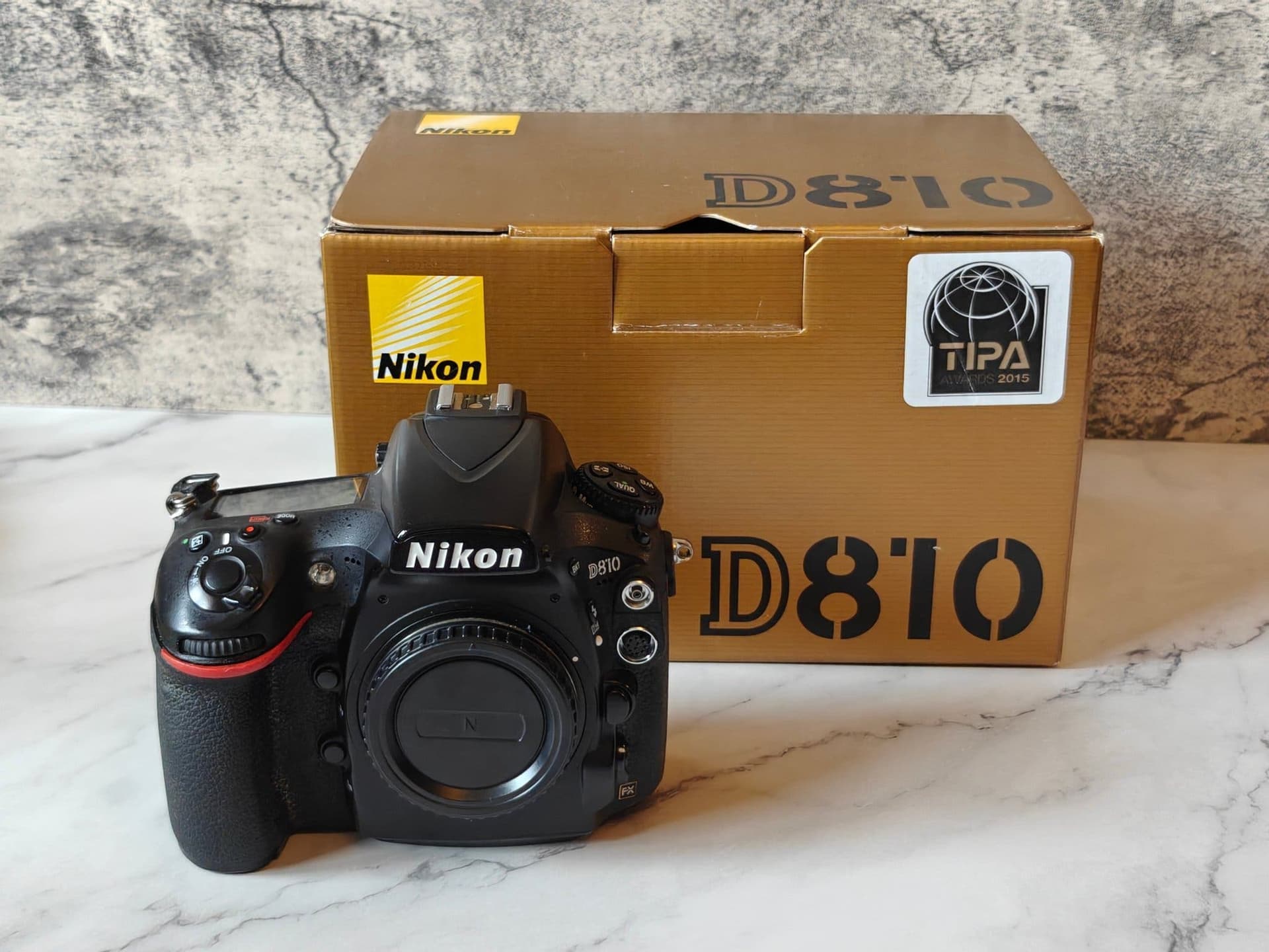 Nikon D810 fullformat + batterigrepp, 3 batterier, 5 CF-kort, originalkartong