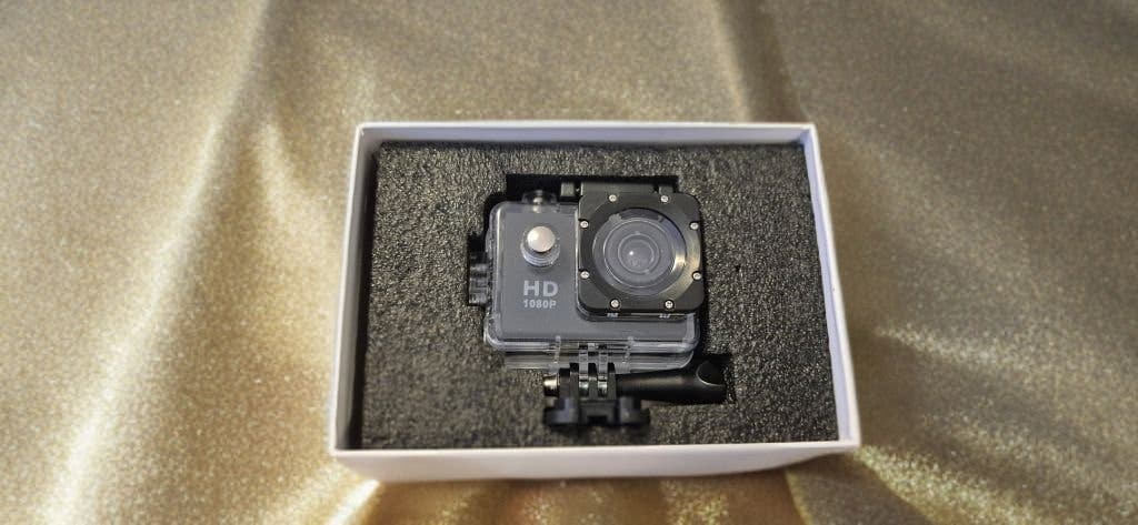 1080P HD Actionkamera med 140° Vidvinkellins – Perfekt för Äventyr!