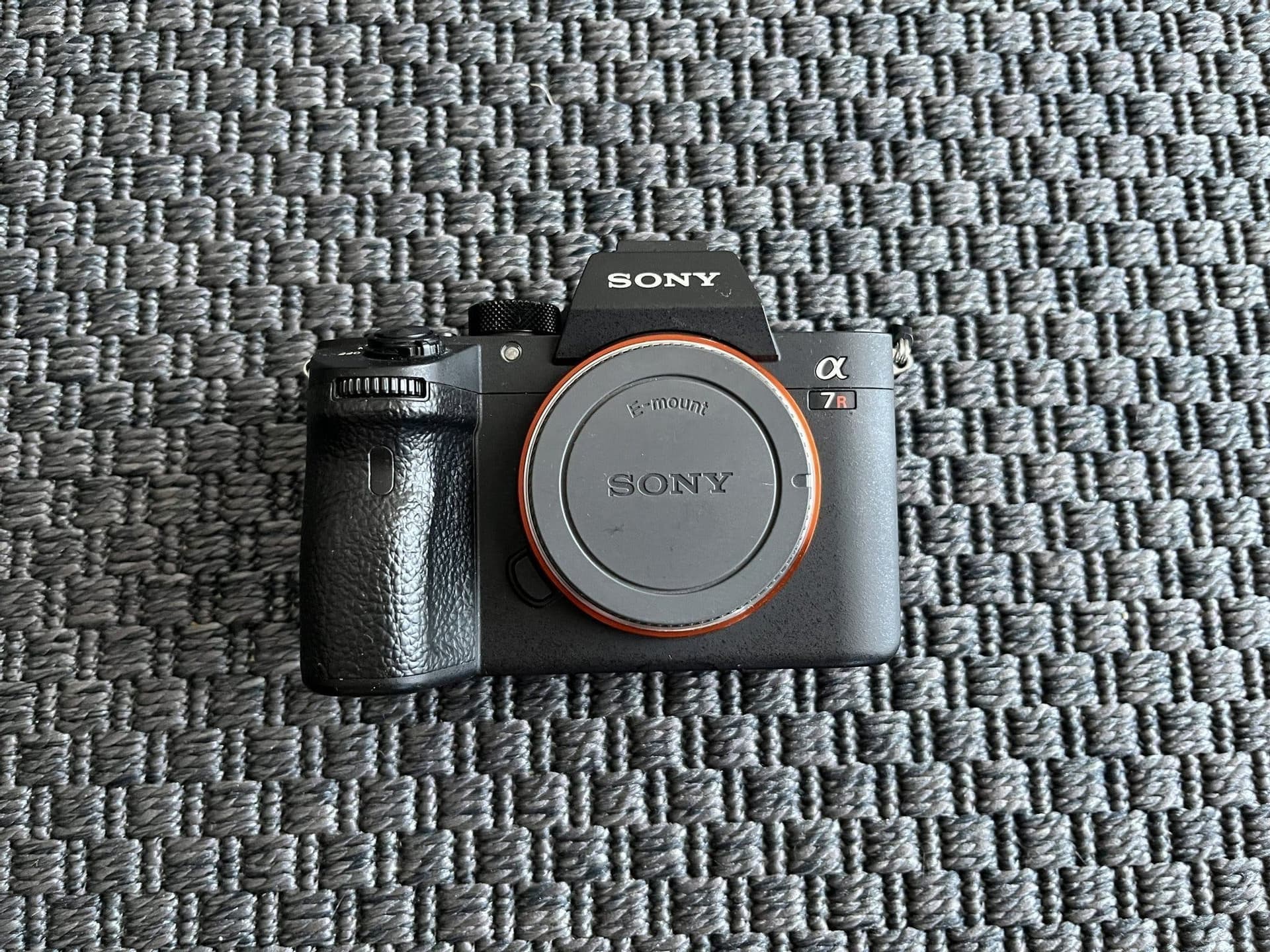 Sony A7R III + 2 objektiv och tillbehör säljes