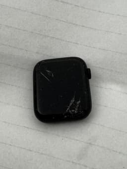 Apple Watch SE 44mm Aluminum Case with Cracked Screen