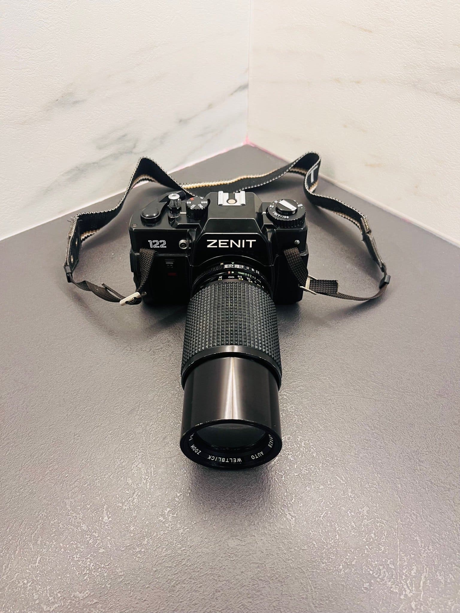 Analog kamera Zenit 122 med objektiv Welteblick Zoom f=80-200mm Vintage 1990,tal