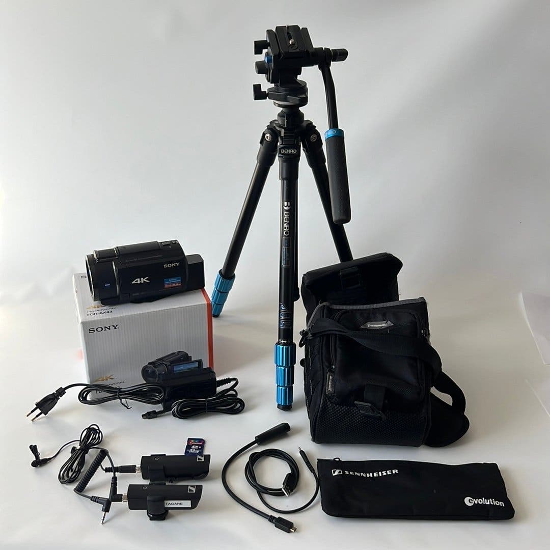 Sony AX43 videokamera med stativ och mikrofon