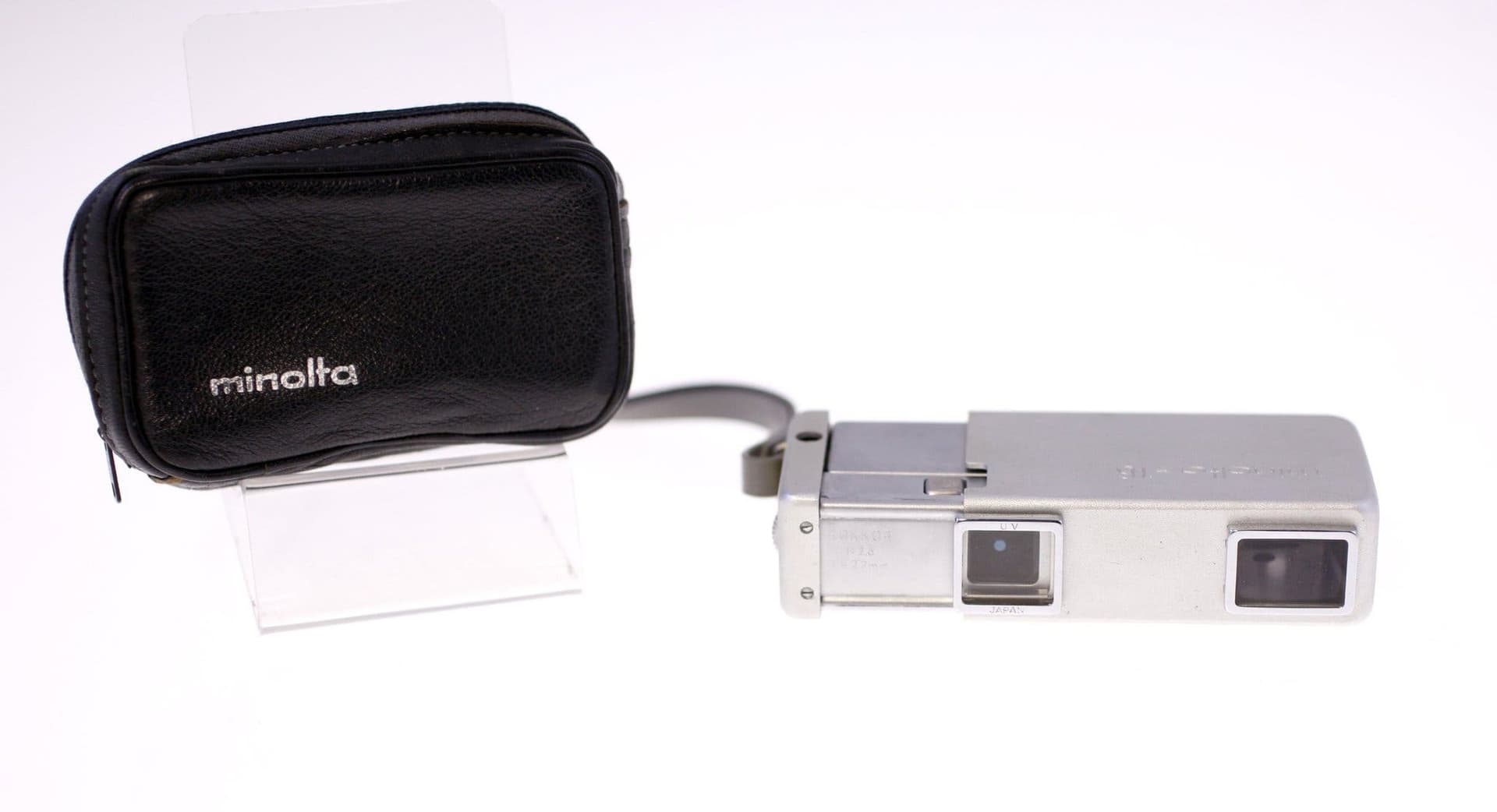 Minolta-16 Subminiature Camera with Rokkor 1:2.8 f=22mm Lens with case-168g
