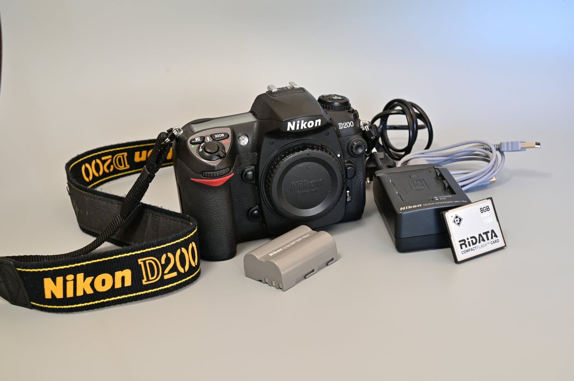 Nikon D200 – endast 7 640 exponeringar – mycket fint skick