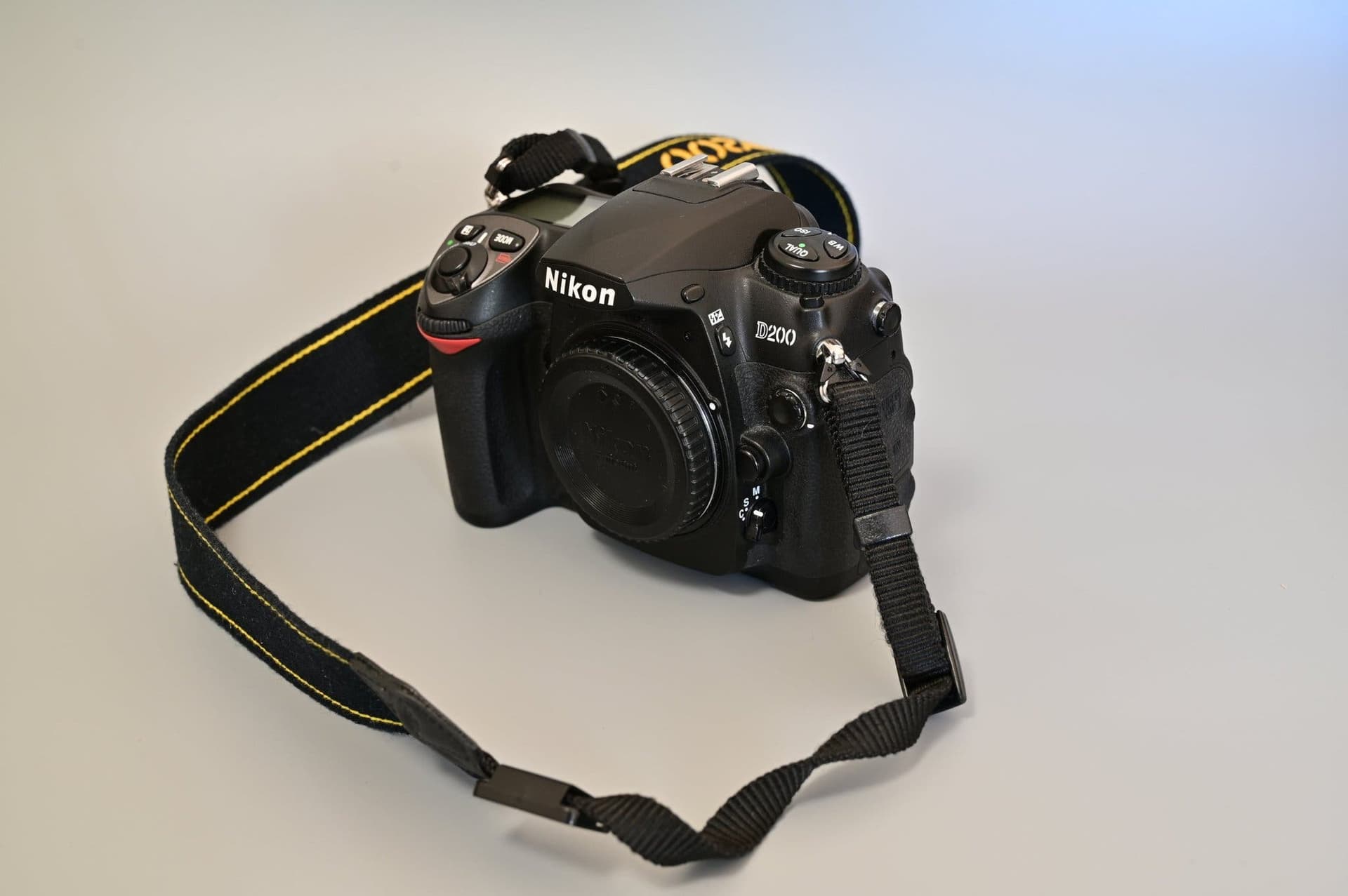 Nikon D200 – endast 7 640 exponeringar – mycket fint skick