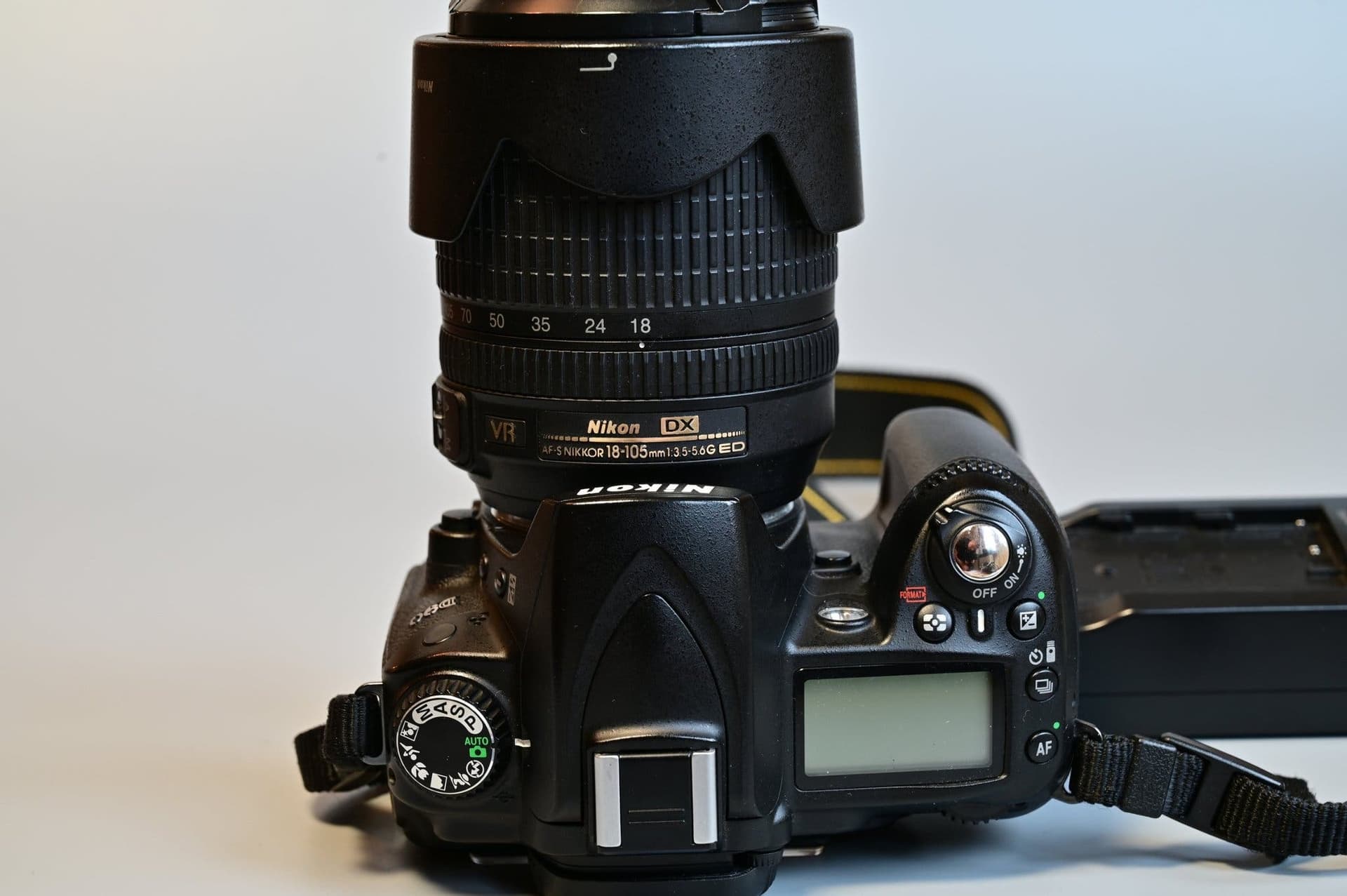Nikon D90 + 18-105mm VR + laddare, batteri & minneskort
