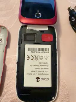 Doro 6531 vikbar mobiltelefon röd/vit – seniortelefon med laddkabel
