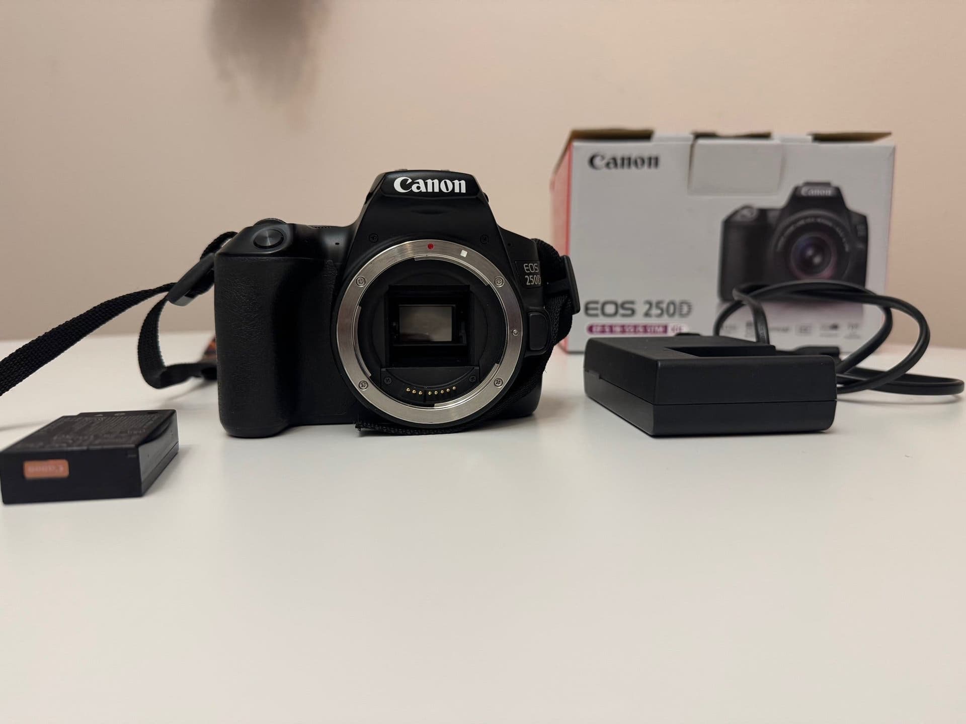 Canon EOS 250D digital systemkamera