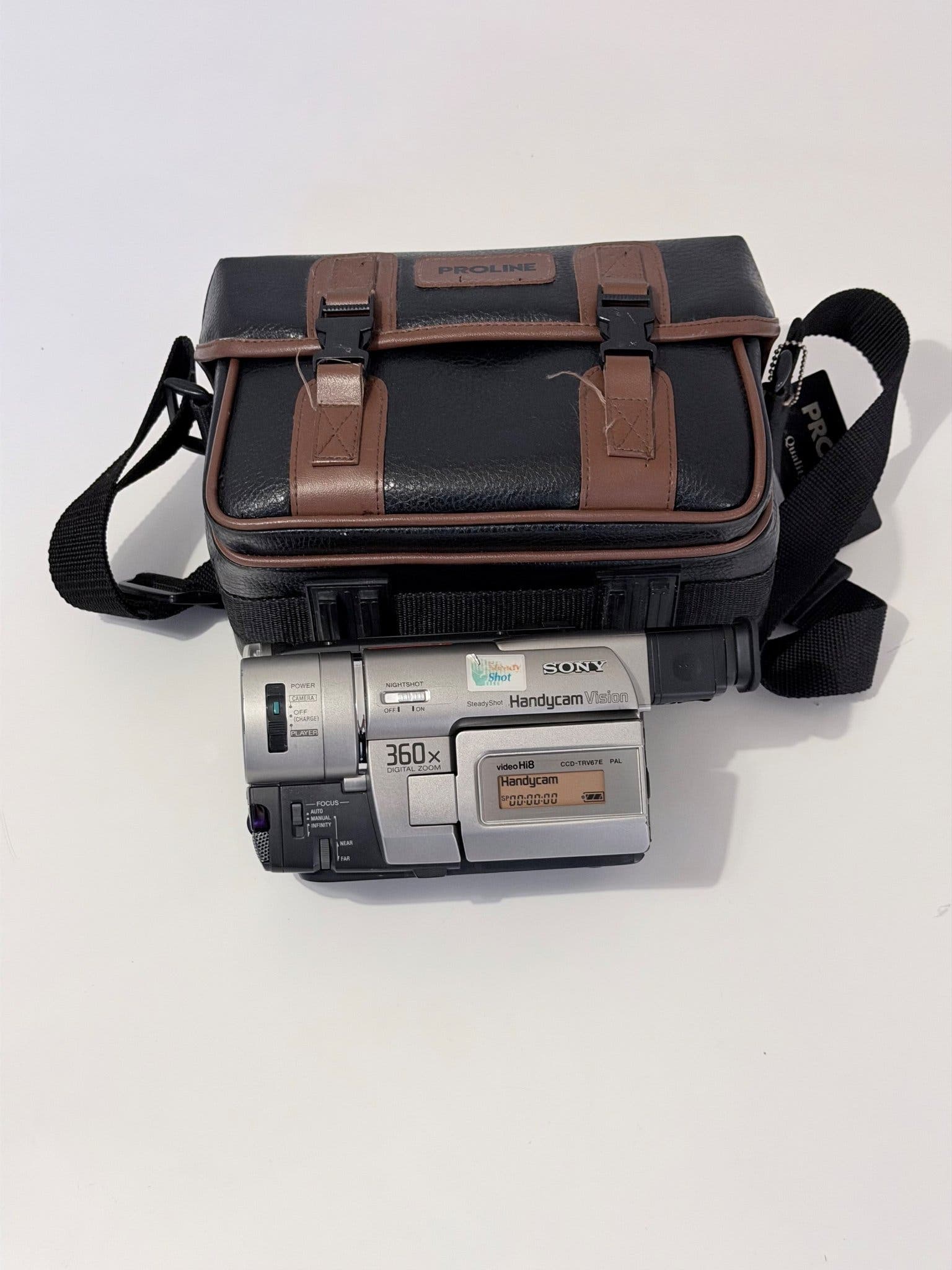 Sony Handycam Vision Hi8 CCD-TRV67E – Fungerande – Retro videokamera