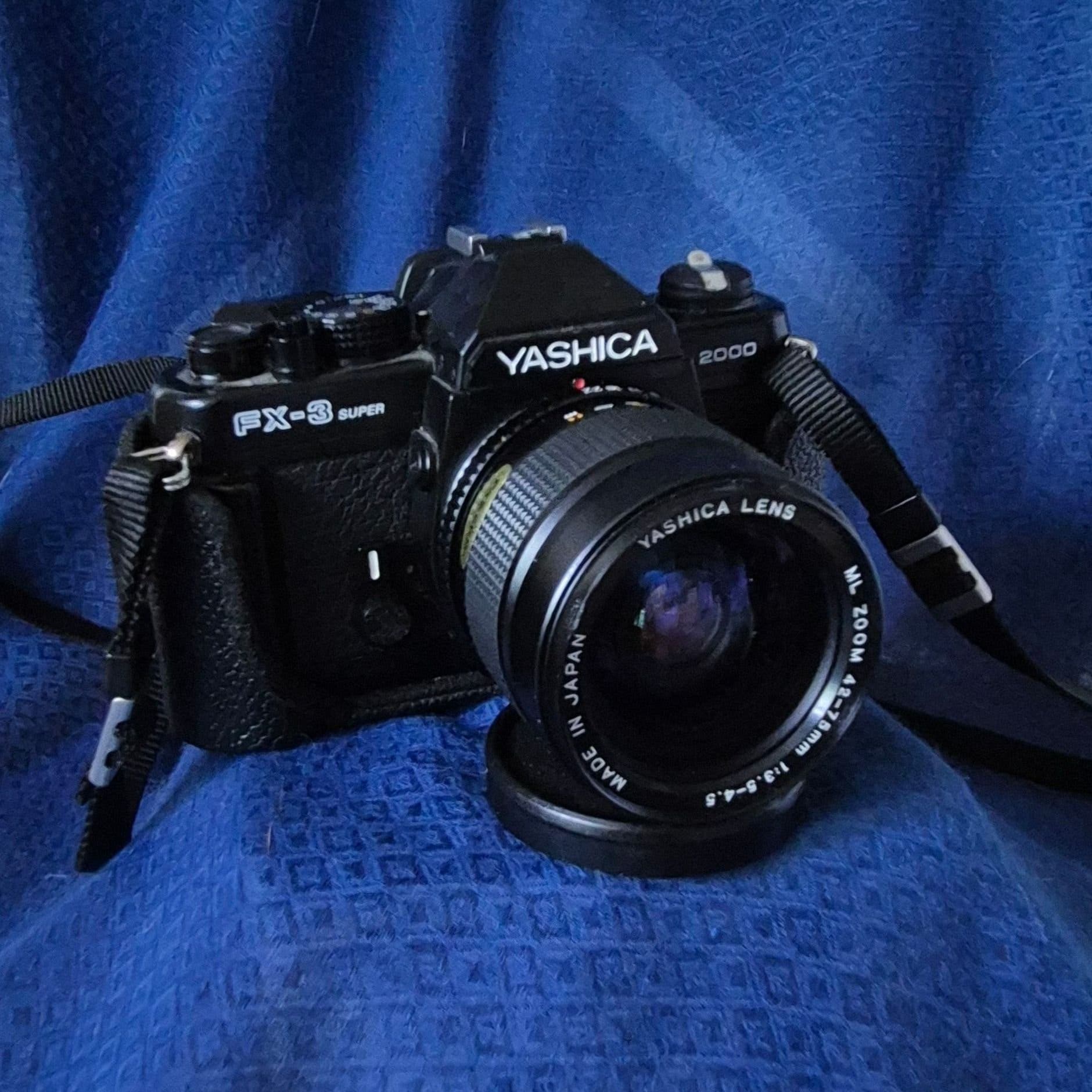 Yashica FX-3 Super 2000 med objektiv