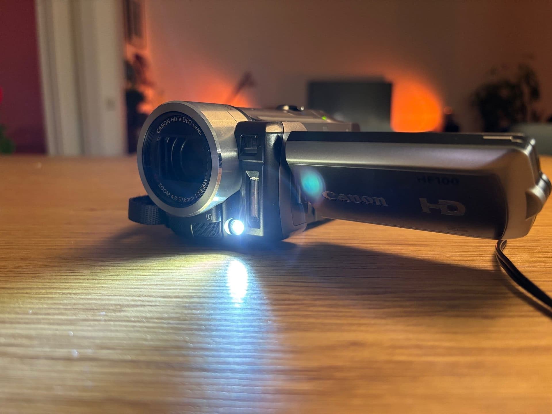 Canon HF100 - Digital videokamera