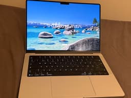 MacBook Pro 14 tum M5 32 GB (I princip helt oanvänd!)