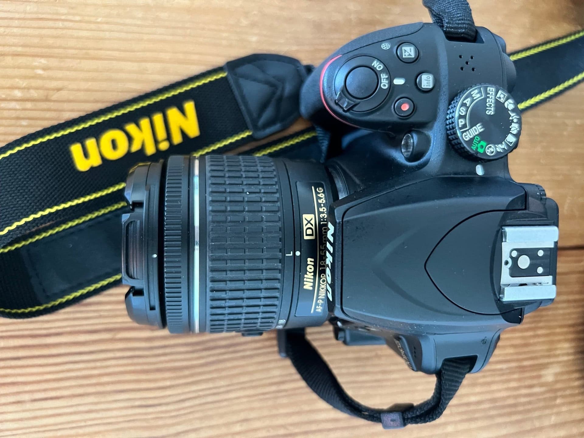 Nikon D3400 systemkamera med två objektiv