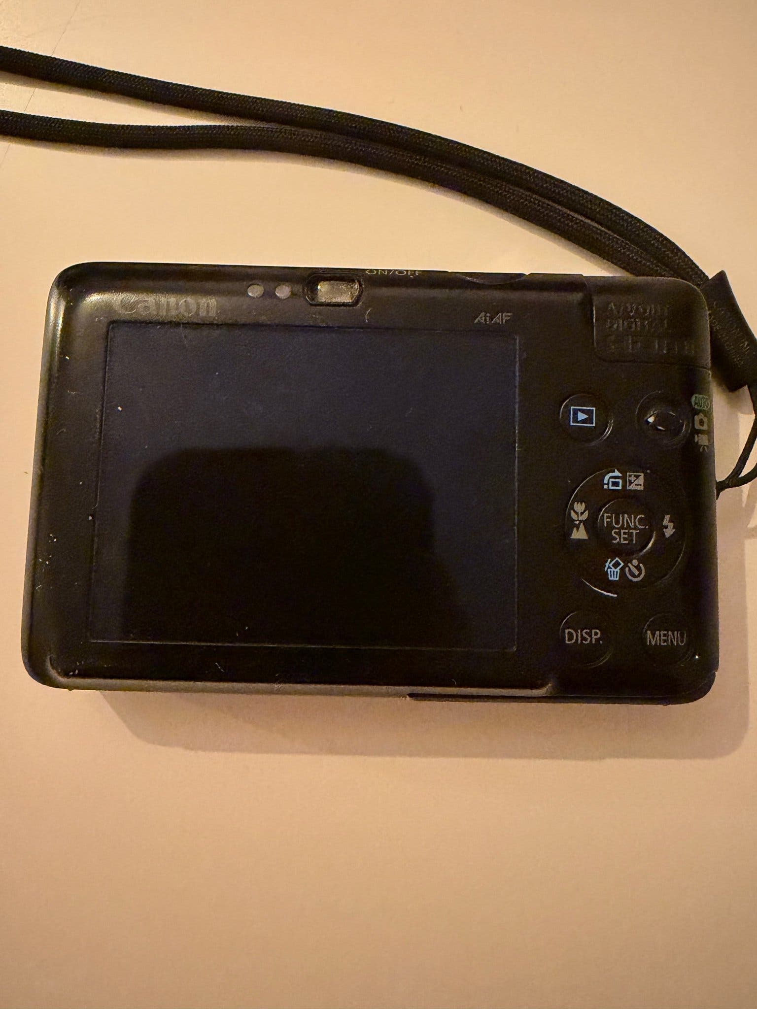 Canon IXUS 100 IS Black Y2K • Komplett Kit