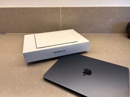 Apple MacBook Air 13 M5-chip 16 GB / 1TB (Midnight)