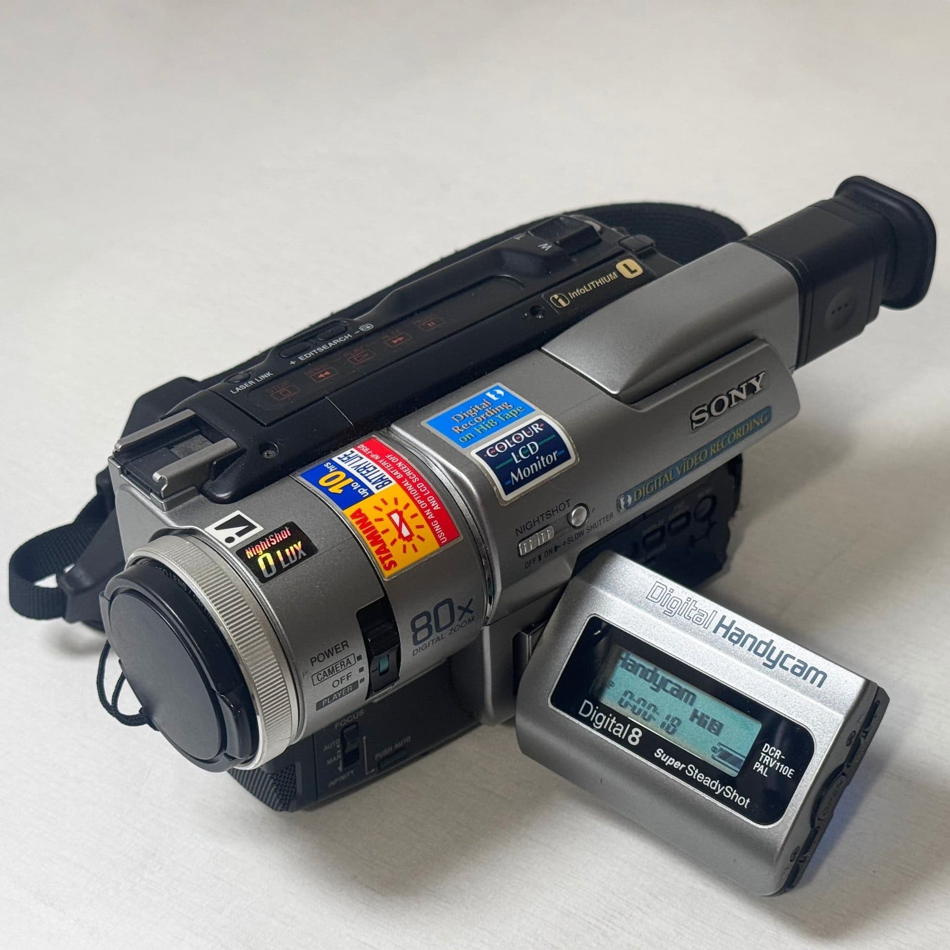 Sony DCR-TRV110E Digital8, Hi8, Video8 - 8mm