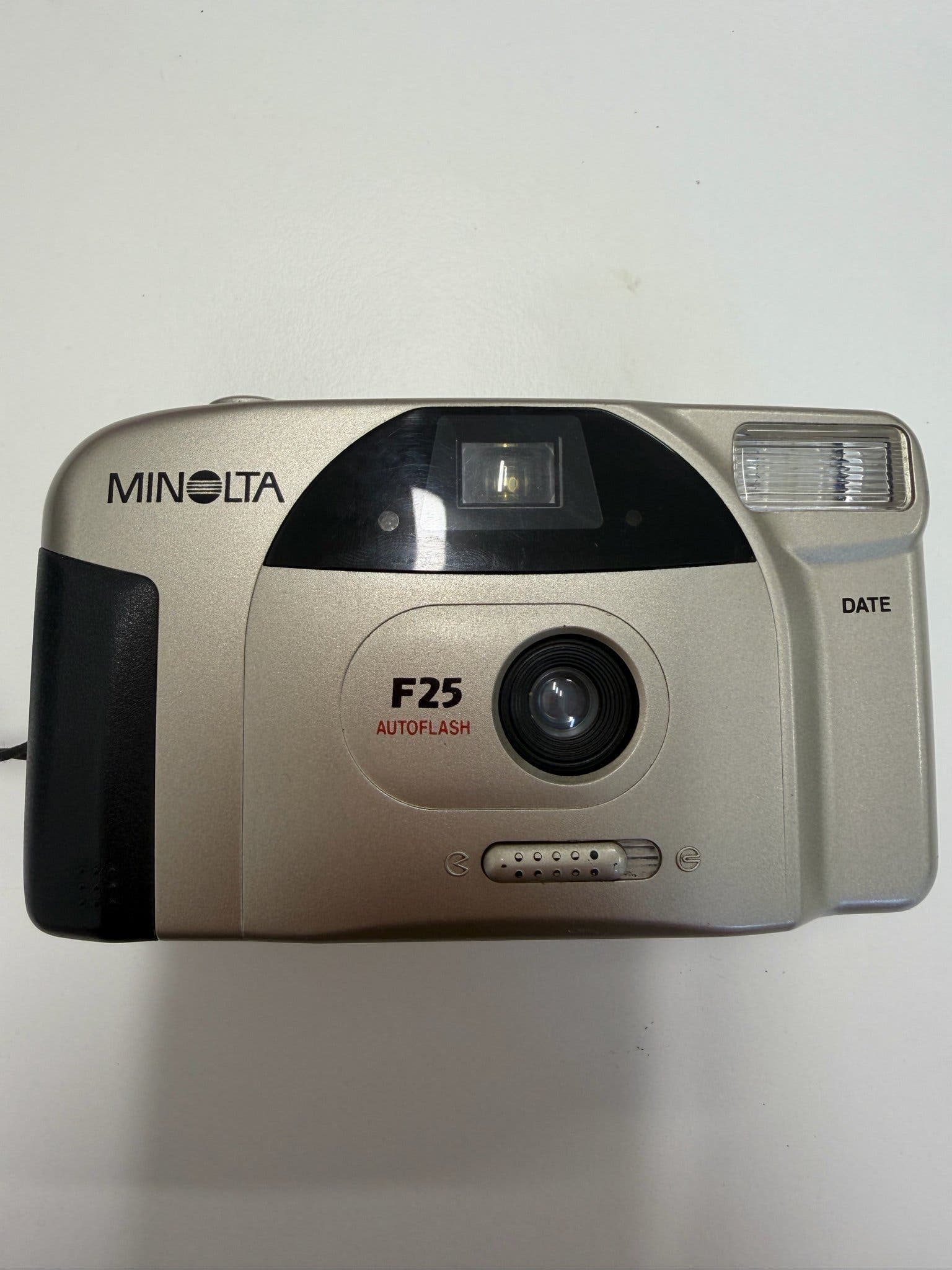 Minolta F25 Autoflash Date analog kamera – Fullt testad & fungerande + fodral