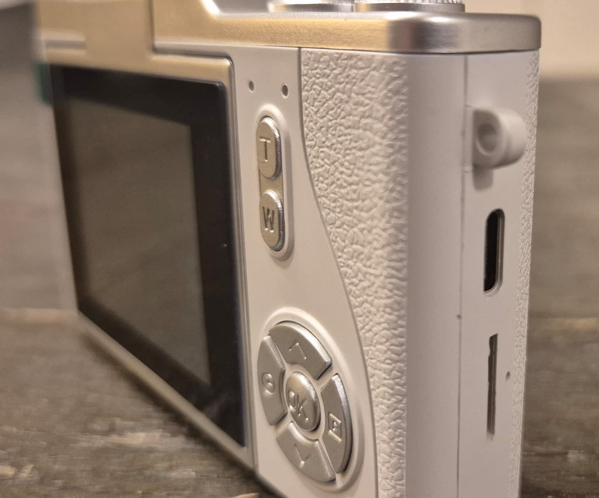 4K digitalkamera med flipskärm – perfekt för foto & vlogg