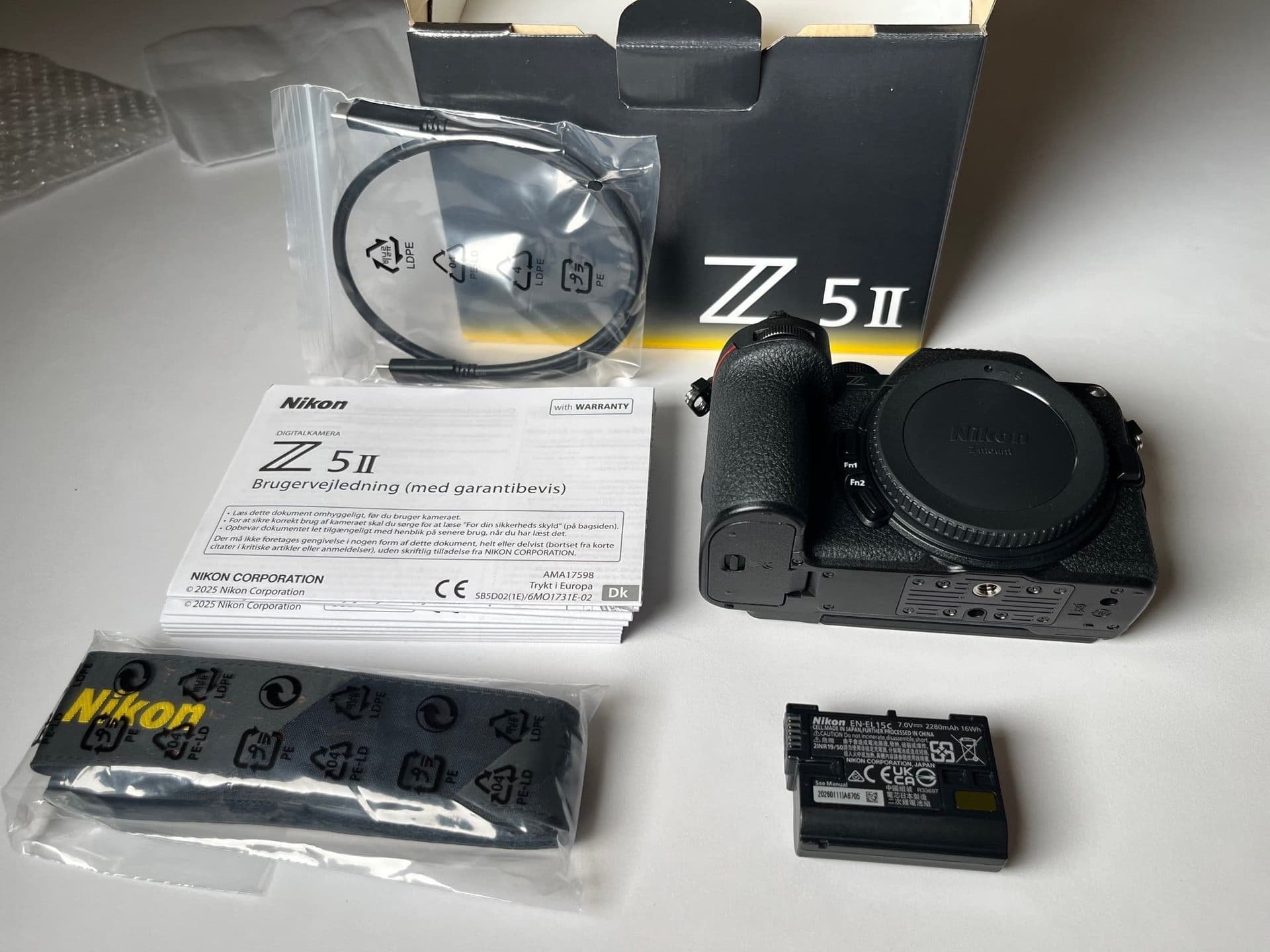 Nikon Z5 II nästan ny kamera