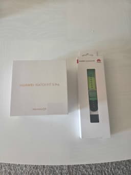 Huawei Watch Fit 5 Pro med extra armband