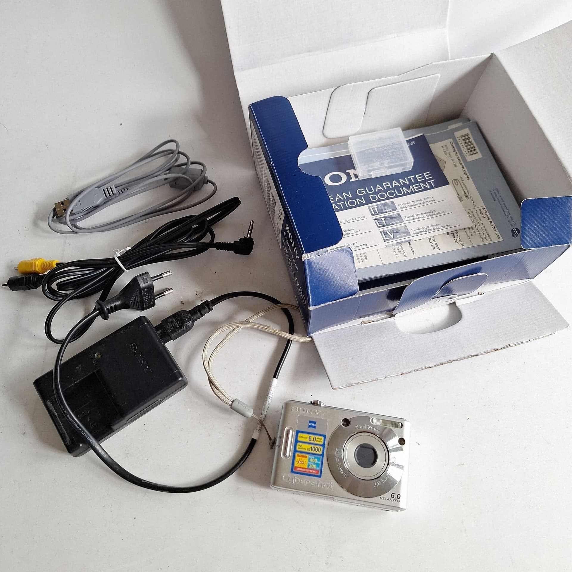 Digitalkamera Sony Cyber-shot DSC-W30, 6.0 Megapixel