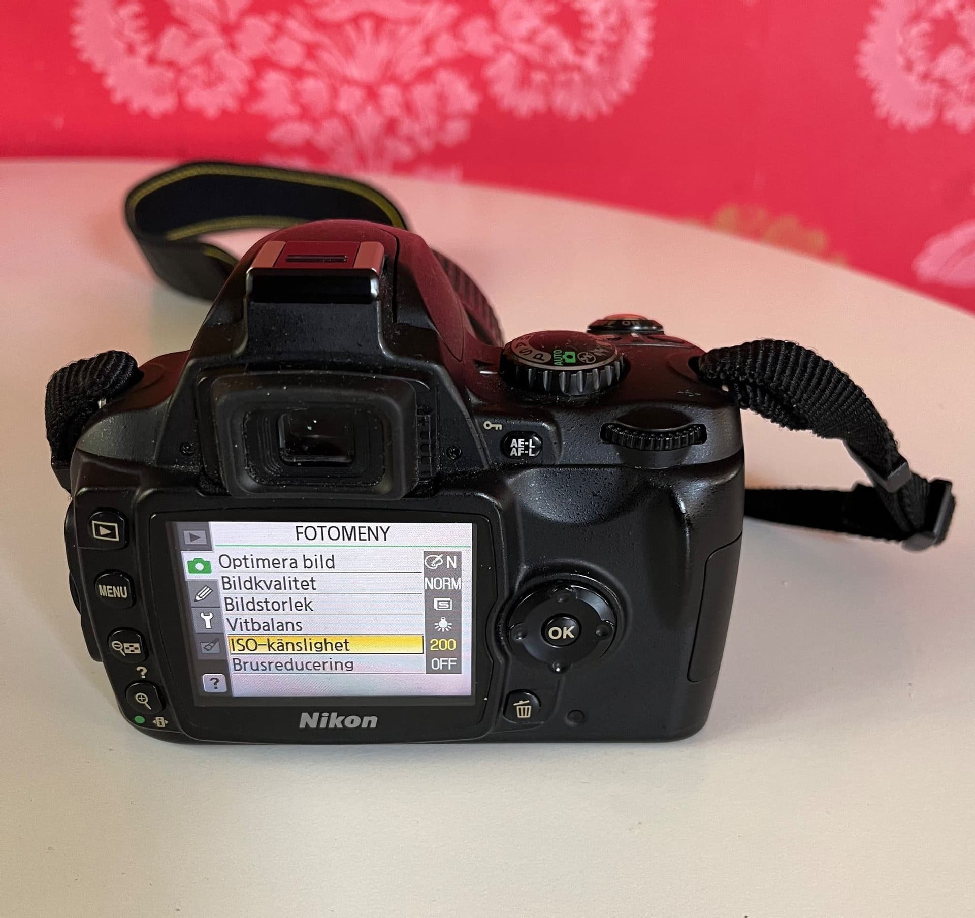 Nikon D40 + AF-S 18–55 VR + batteri, laddare och Lowepro-väska