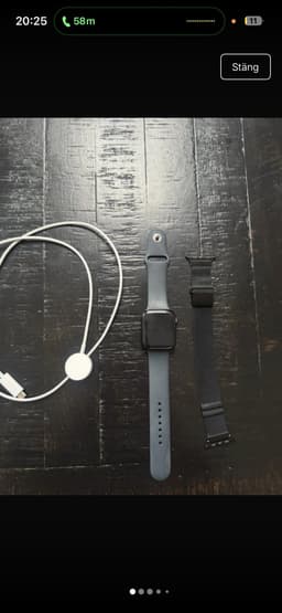 Apple Watch med extra armband och laddare