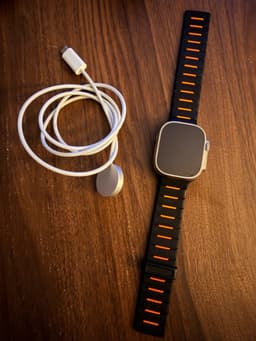 Apple Watch Ultra 2 49 mm – 90 % batterihälsa – laddare