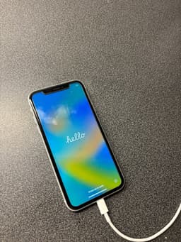 Apple iPhone XR 64GB + laddare