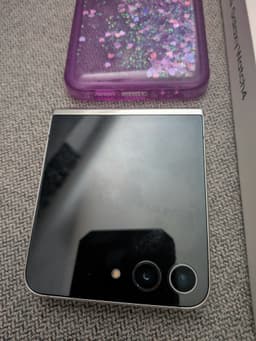 Samsung Galaxy Z Flip 5 och Samsung Galaxy Watch4