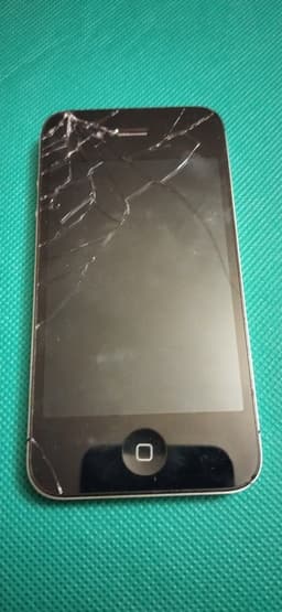 Apple iPhone 4S A1387 – sprucken skärm – reservdelar/retro – fungerade senast