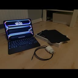 iPad Pro 11-tum (512gb) M4 (2024) WiFi, med tillhörande Magic Keyboard.