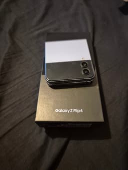 Samsung Galaxy Z Flip4