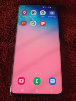 Välvårdat Samsung Galaxy S10 med skyddsfodral och skyddsglas på display. 128gb