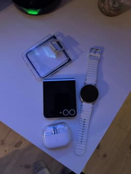 Samsung Galaxy Z Flip6, Watch7 och buds3 pro