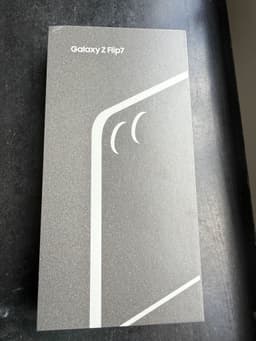 Samsung Galaxy Z Flip 7 – Oöppnad