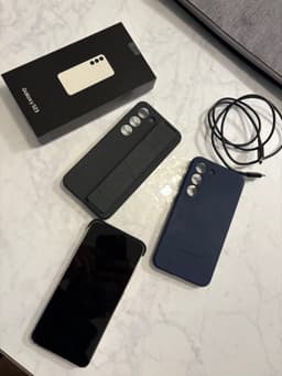 Samsung Galaxy S23 8/256 med två original skal mycket bra skick!