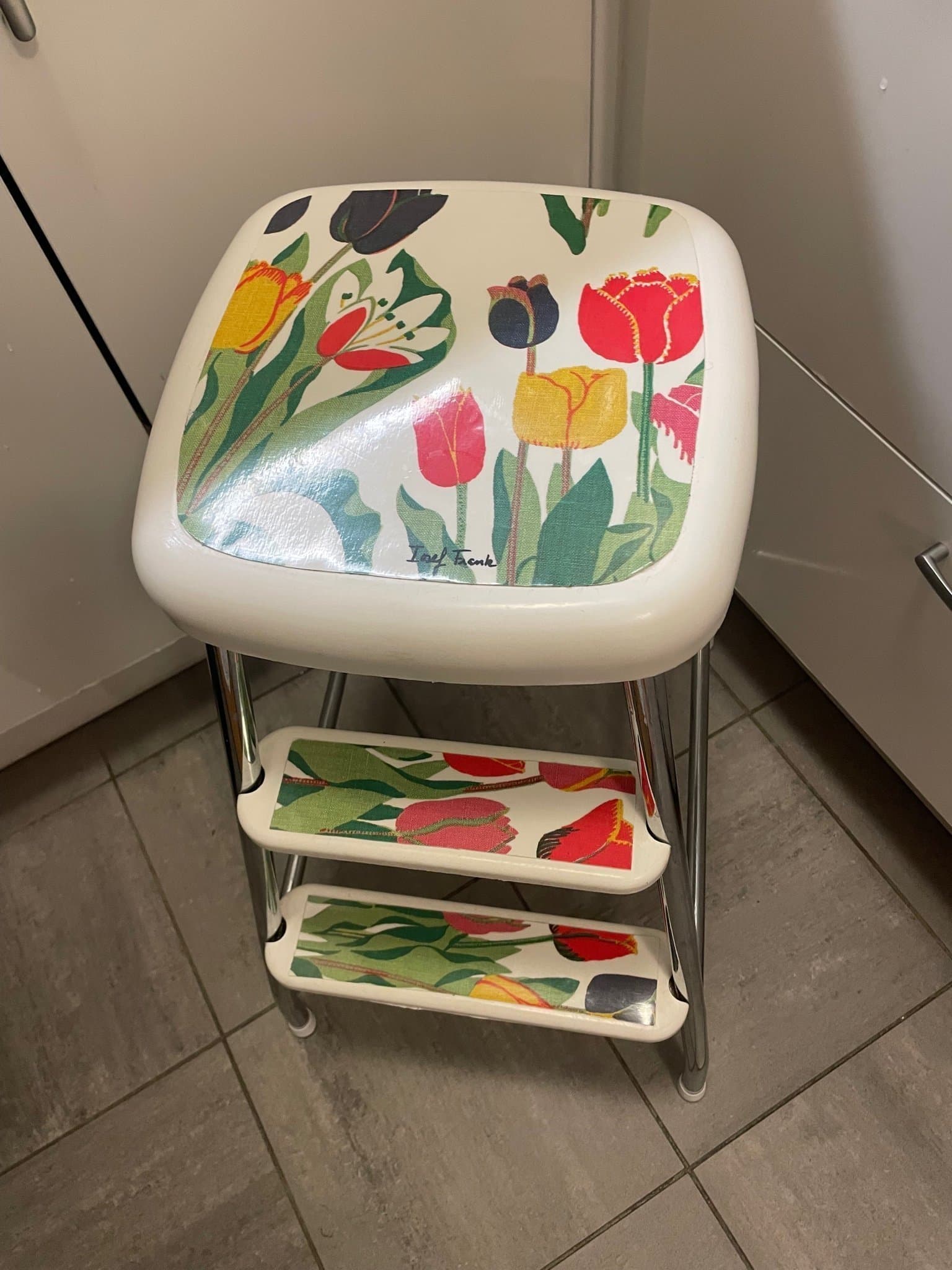 Pall med stegar motiv Josef Frank tulipan