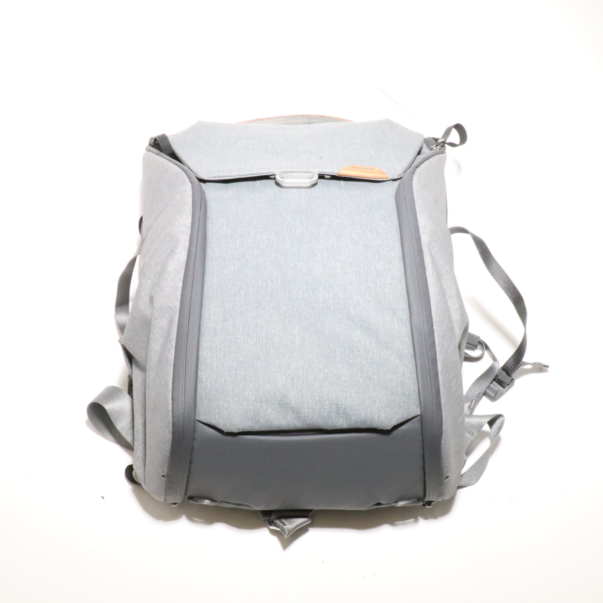 USED Peak Design Everyday Backpack 20L Zip v2 - Ash