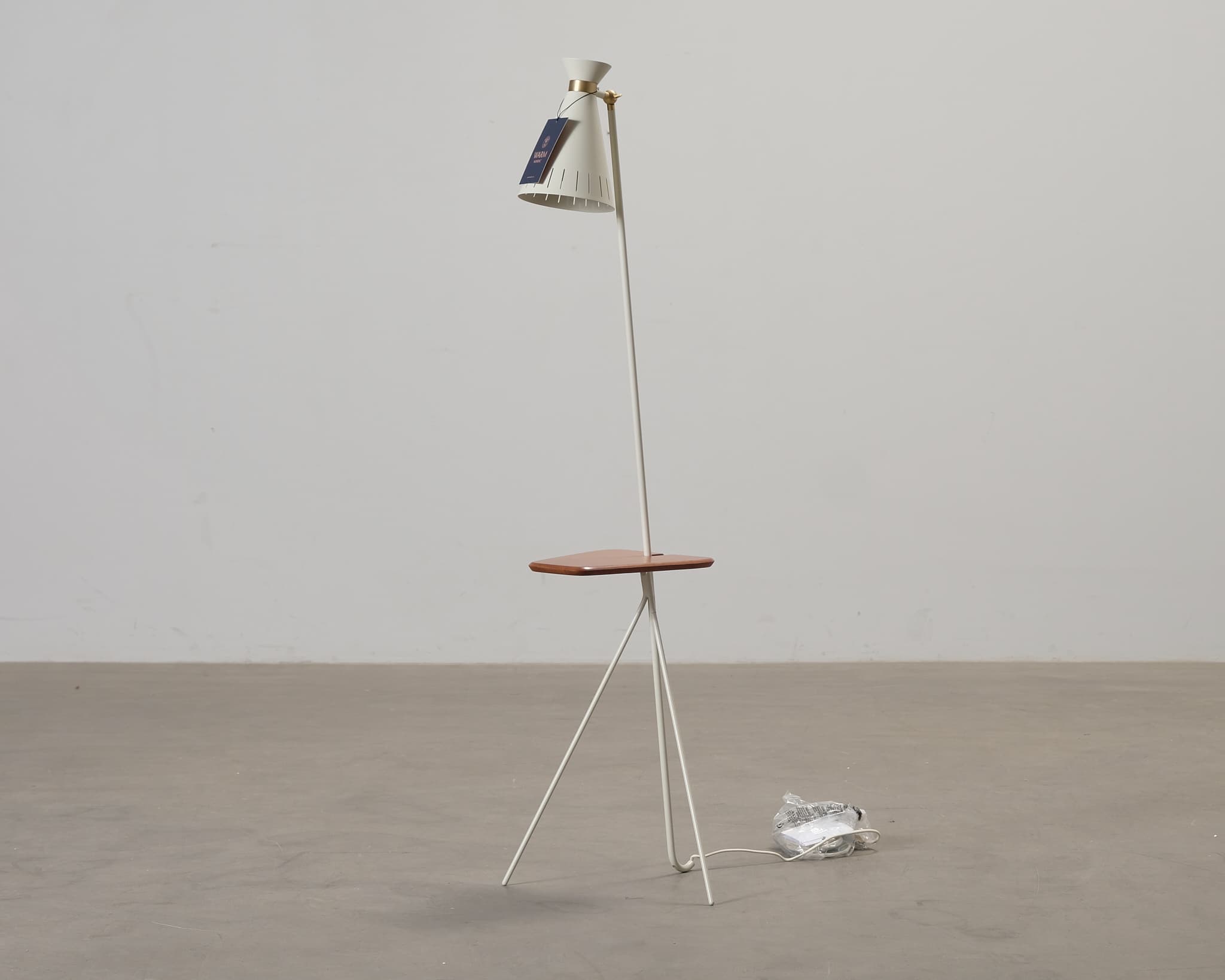 Warm Nordic Cone golvlampa vit