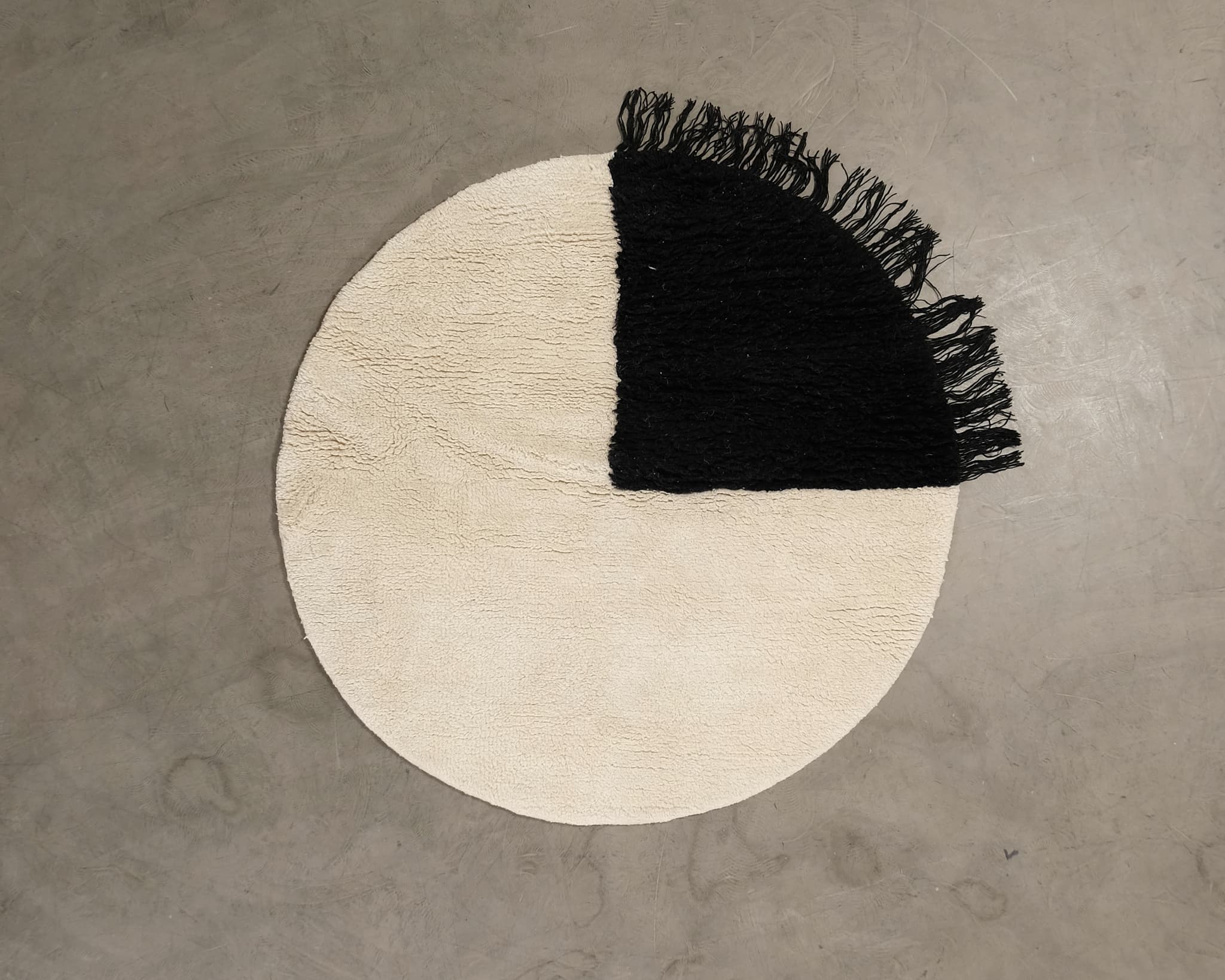 Woven Works Arc ullmatta 160 cm vit / svart