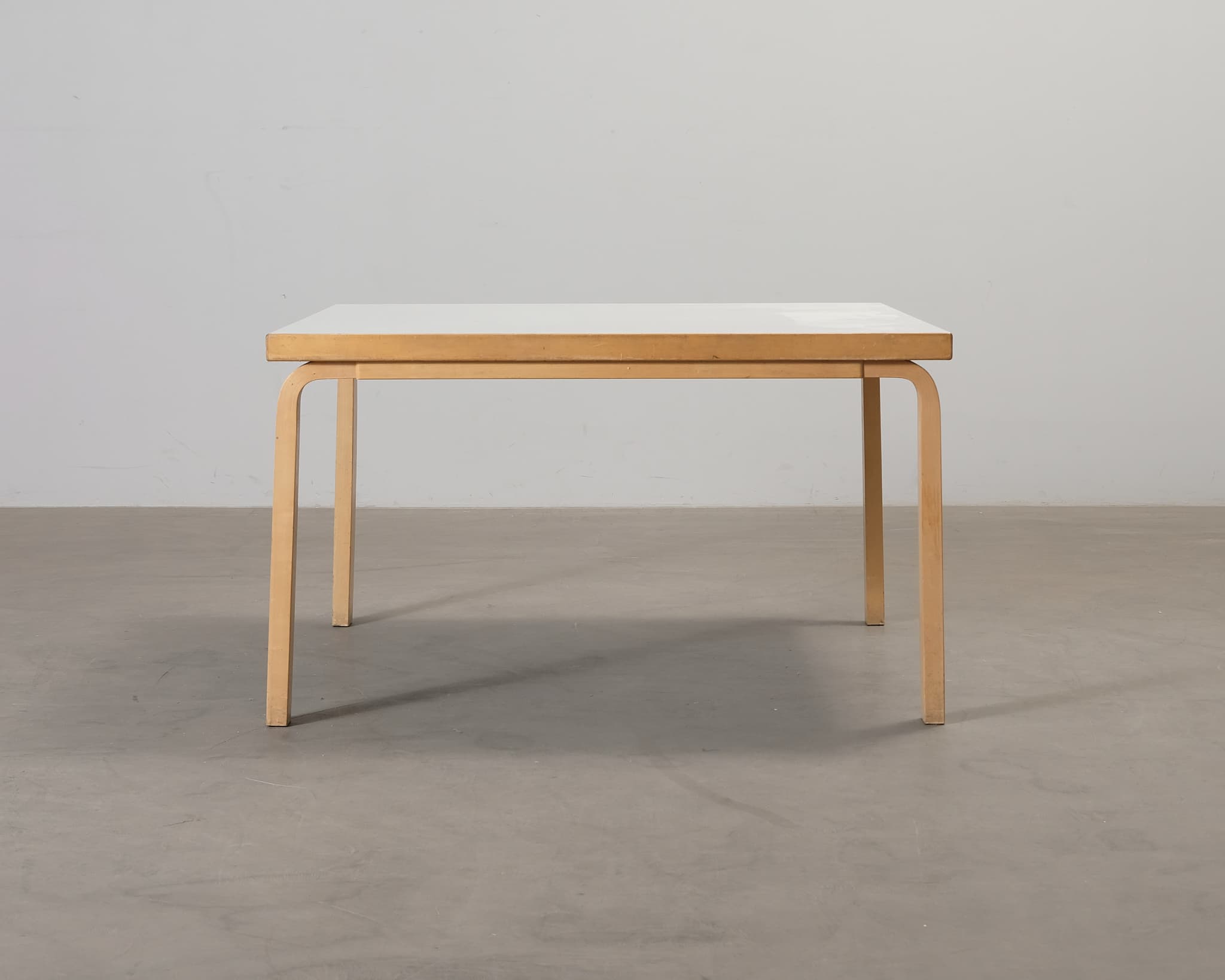 Artek Aalto bord 120 x 120 cm vit laminat