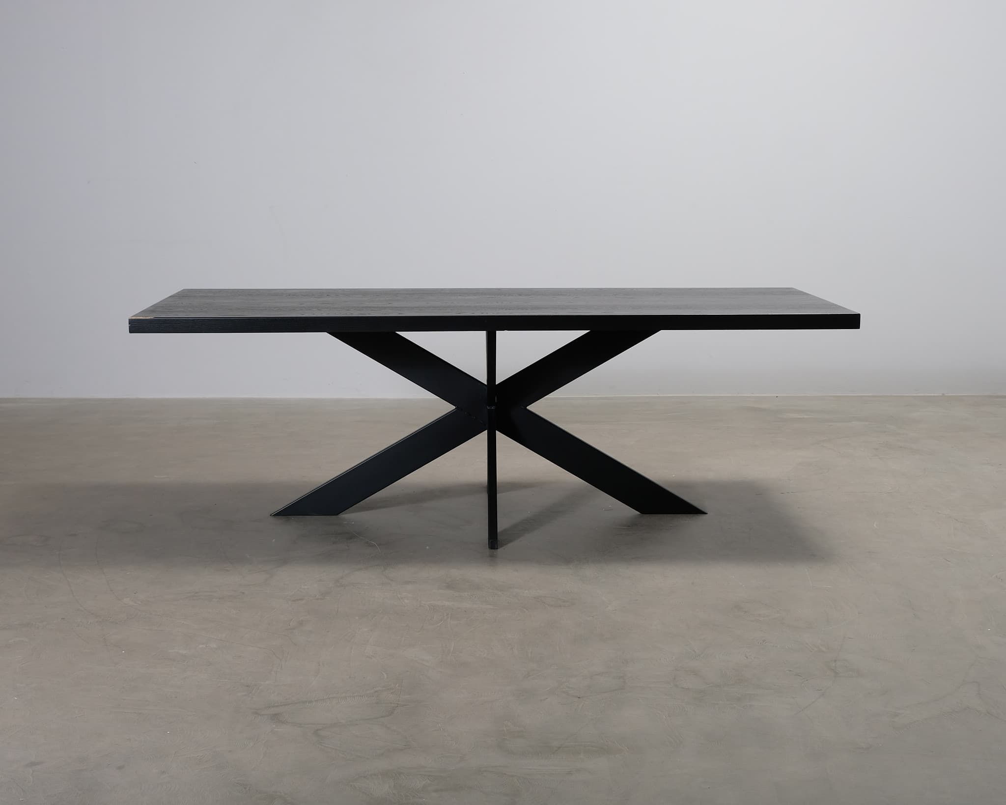 Richmond Interiors Bourbon matbord svart