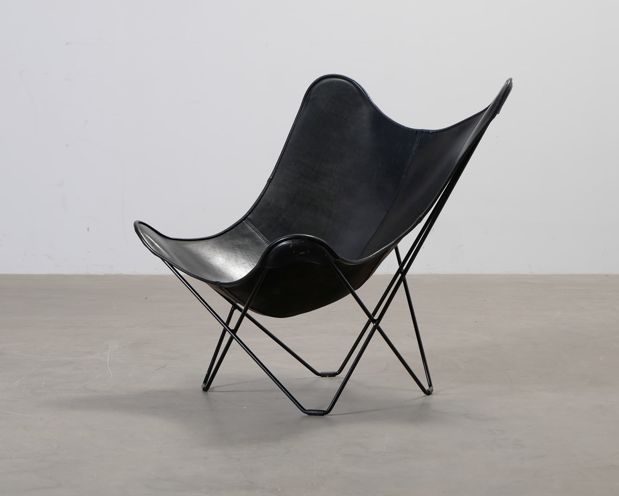 Cuero Pampa Mariposa fladdermusfåtölj svart