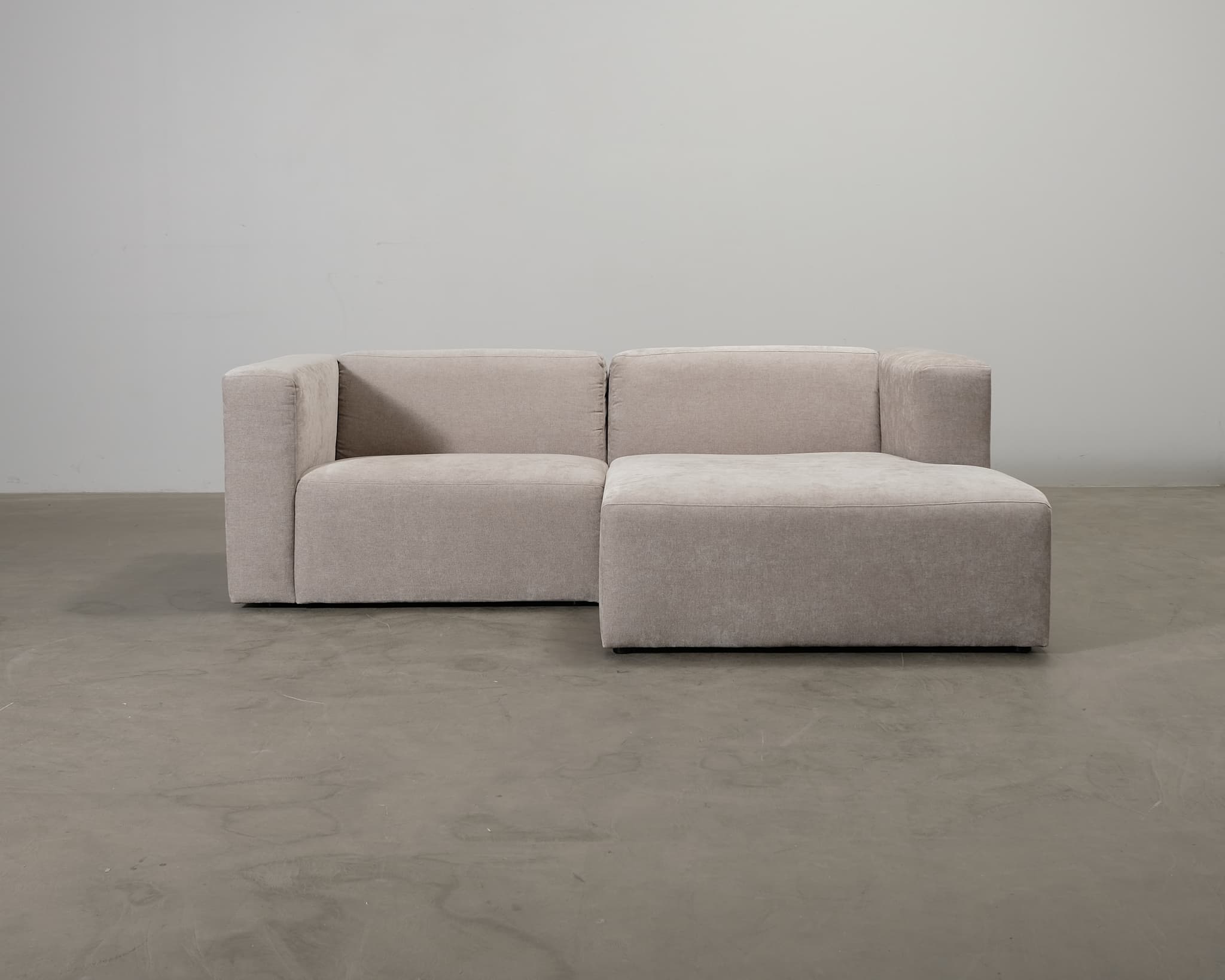Forms & Objects Juno 3-sits divansoffa grå