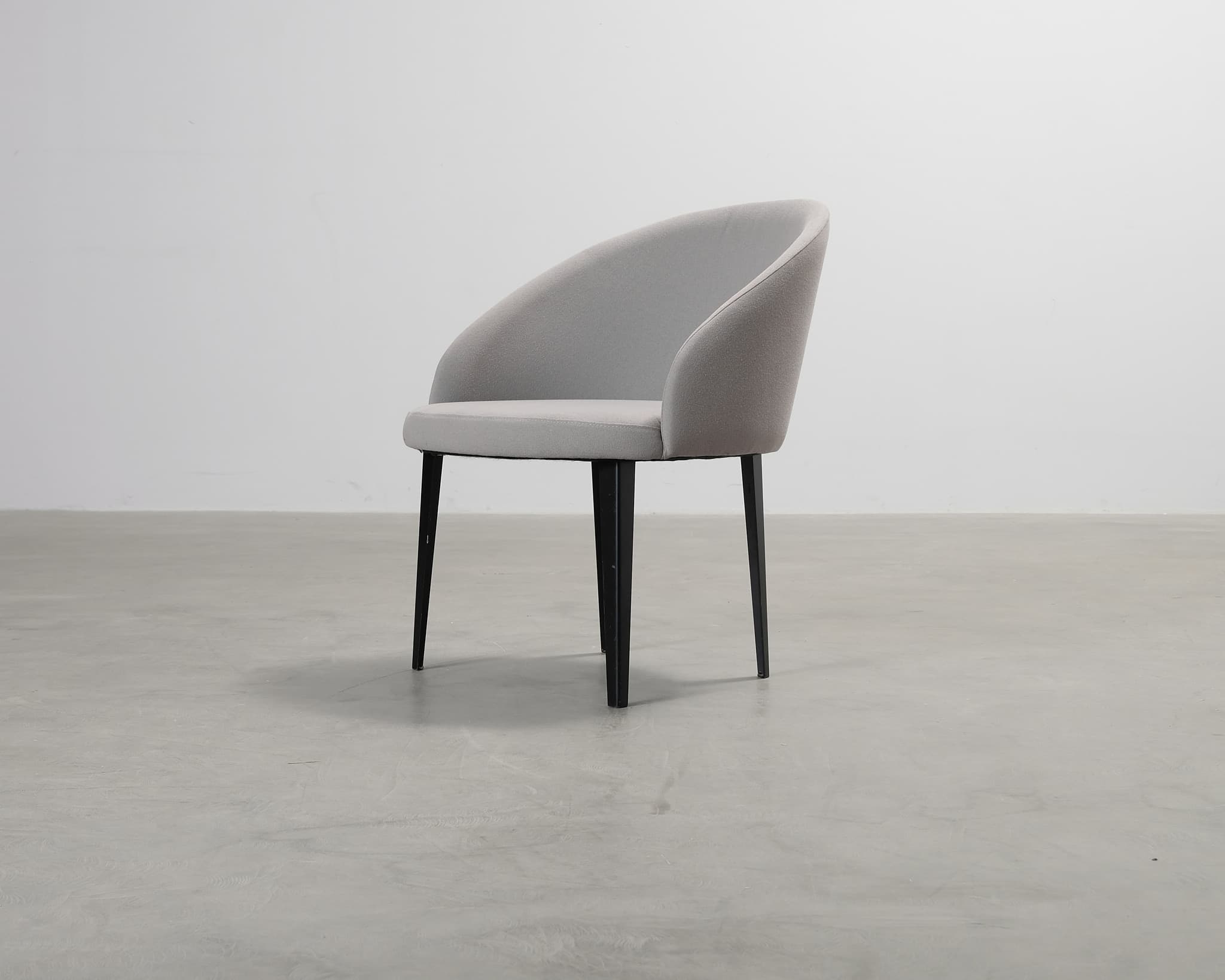 Layered Lounge stol grå