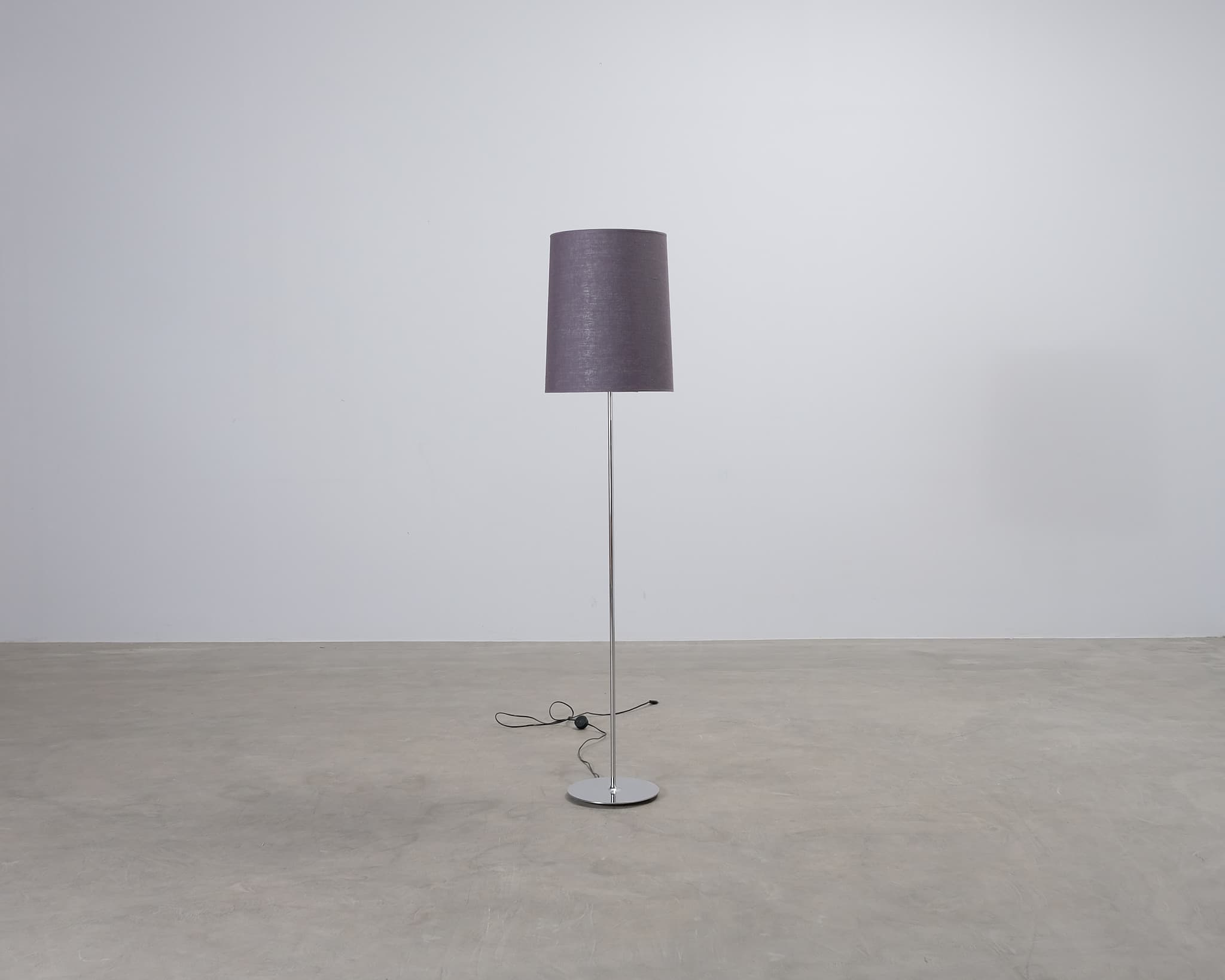 Golvlampa grå