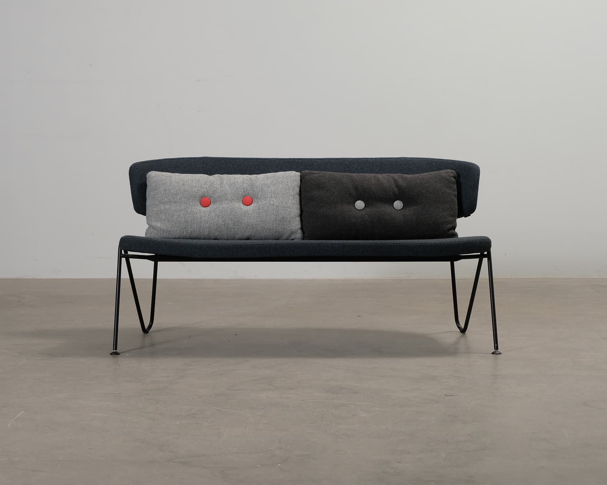 Neil David F1 2-sits soffa grå