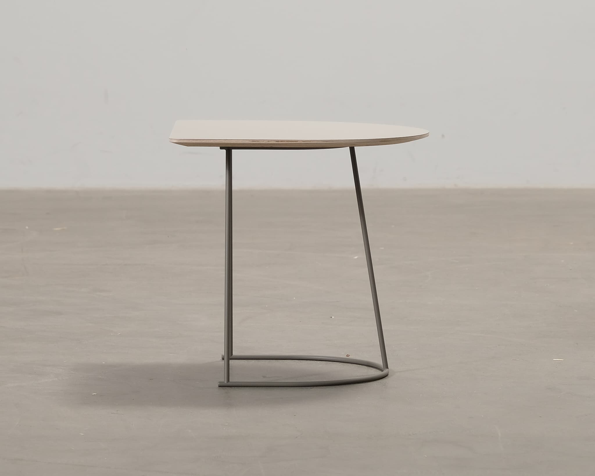Muuto Airy Half Size soffbord